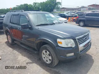 2010 Ford Explorer XLT z VIN 1FMEU6DE7AUA45736, wystawiony jako IAAI lot #42264015 z przebiegiem 239 208 mil mil oraz . Historia ofert i sprzedaży dostępna na DreamBid. Obrazek 1.