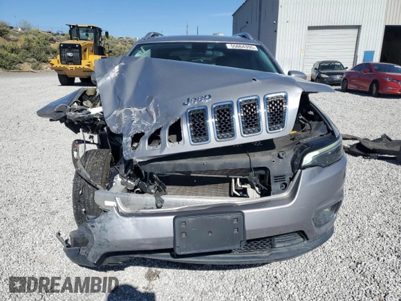 2019 Jeep Cherokee Latitude z VIN 1C4PJLCXXKD278468, wystawiony jako Copart lot #55064395 z przebiegiem 84 945 mil mil oraz Szkoda całkowita • Salvage title. Historia ofert i sprzedaży dostępna na DreamBid. Obrazek 5.