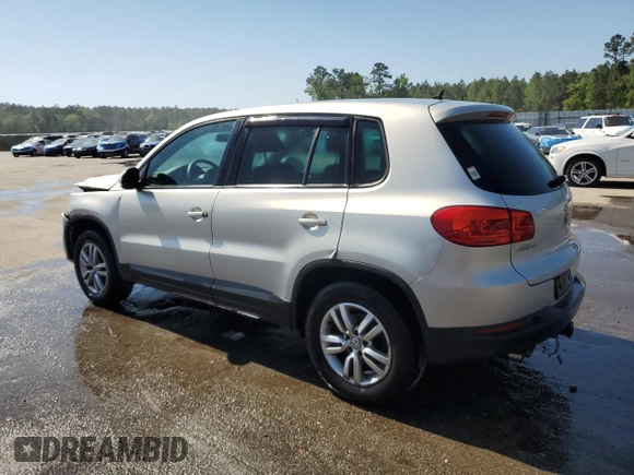 2012 Volkswagen Tiguan SE z VIN WVGAV7AX6CW543053, wystawiony jako Copart lot #53160825 z przebiegiem 167 185 mil mil oraz Szkody całkowita. Historia ofert i sprzedaży dostępna na DreamBid. Obrazek 2.