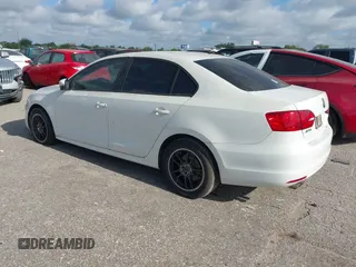 2012 Volkswagen Jetta SE z VIN 3VWDP7AJ0CM332273, wystawiony jako IAAI lot #42807798 z przebiegiem 160 501 mil mil oraz . Historia ofert i sprzedaży dostępna na DreamBid. Obrazek 3.