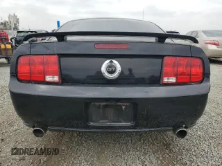 2005 Ford Mustang GT Deluxe z VIN 1ZVFT82H555212371, wystawiony jako Copart lot #55881535 z przebiegiem Nie podano mil oraz Czysty tytuł • Clean title. Historia ofert i sprzedaży dostępna na DreamBid. Obrazek 6.