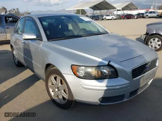 2006 Volvo S40 2.4L with VIN YV1MS382262208357, listed as a IAAI auction lot 41562014 with 104,468 mi miles. Bid and sale history available at carsss.com. Image 1.