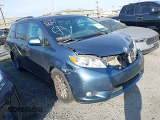 2016 Toyota Sienna XLE with VIN 5TDYK3DC8GS720852, listed as a IAAI auction lot 41341268 with 119,927 mi miles. Bid and sale history available at carsss.com. Image 1.