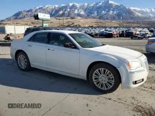 2014 Chrysler 300 C with VIN 2C3CCAKG6EH200991, listed as a Copart auction lot 42730885 with 82,128 mi miles and Salvage Title. Bid and sale history available at carsss.com. Image 4.