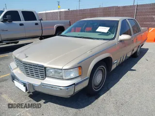 1995 Cadillac Fleetwood z VIN 1G6DW52P2SR713135, wystawiony jako IAAI lot #42352917 z przebiegiem 72 919 mil mil oraz . Historia ofert i sprzedaży dostępna na DreamBid. Obrazek 2.