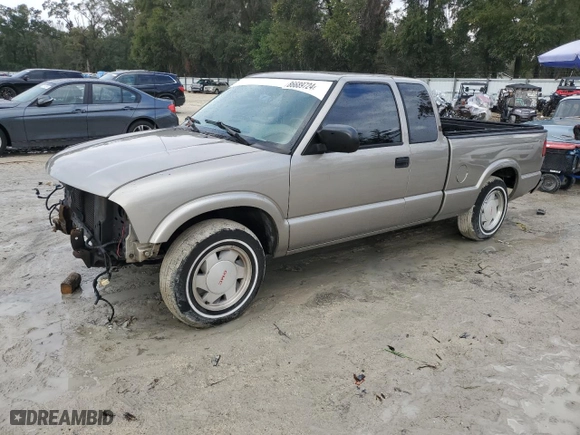 2002 GMC Sonoma SLS with VIN 1GTCS19W528254439, listed as a Copart auction lot 86689724 with 171,916 mi miles and Salvage Title. Bid and sale history available at carsss.com. Image 1.