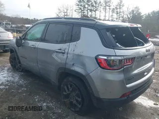 2022 Jeep Compass Latitude with VIN 3C4NJDBB4NT197015, listed as a IAAI auction lot 41182504 with 61,498 mi miles and . Bid and sale history available at DreamBid. Image 3.