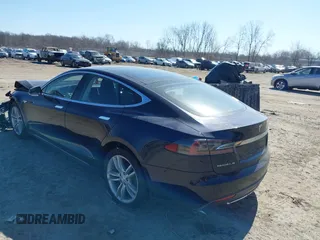 2015 Tesla Model S 85D with VIN 5YJSA1H25FFP70562, listed as a IAAI auction lot 41787957 with 177,688 mi miles. Bid and sale history available at carsss.com. Image 3.