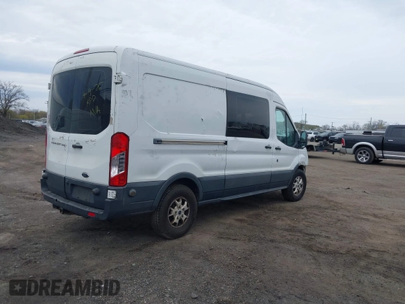 2015 Ford Transit Cargo z VIN 1FTNR2CM4FKA84584, wystawiony jako IAAI lot #42008193 z przebiegiem 224 453 mil mil oraz . Historia ofert i sprzedaży dostępna na DreamBid. Obrazek 4.