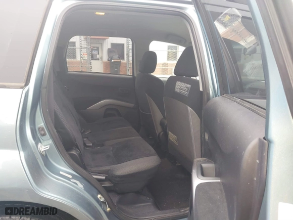 2007 Mitsubishi Outlander ES with VIN JA4MS31X57U010562, listed as a IAAI auction lot 41446868 with 115,464 mi miles. Bid and sale history available at carsss.com. Image 8.