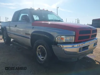 1999 Dodge 2500 z VIN 1B7KC2367XJ646278, wystawiony jako IAAI lot #42337918 z przebiegiem 337 888 mil mil oraz . Historia ofert i sprzedaży dostępna na DreamBid. Obrazek 1.