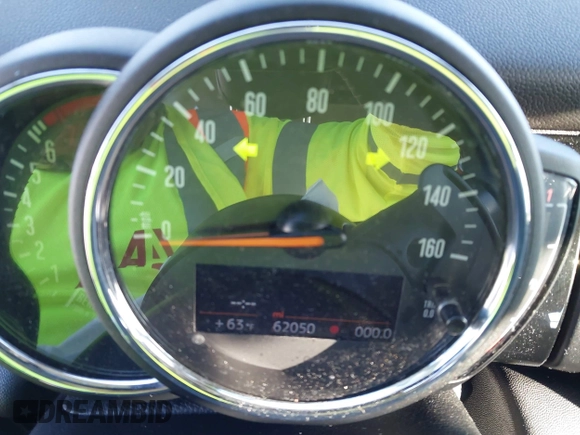 2020 MINI Hardtop Cooper S z VIN WMWXR5C09L2M32640, wystawiony jako IAAI lot #41463311 z przebiegiem 62 050 mil mil oraz . Historia ofert i sprzedaży dostępna na DreamBid. Obrazek 7.