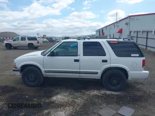 2000 Chevrolet Blazer LT с VIN 1GNDT13W1Y2366880, выставлен на аукционе IAAI как лот 42282543 с пробегом 245 806 миль миль и . История ставок и продаж доступна на DreamBid. Изображение 14.