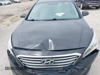 2015 Hyundai Sonata SE z VIN 5NPE24AF0FH058504, wystawiony jako IAAI lot #42354602 z przebiegiem 194 470 mil mil oraz . Historia ofert i sprzedaży dostępna na DreamBid. Obrazek 10.