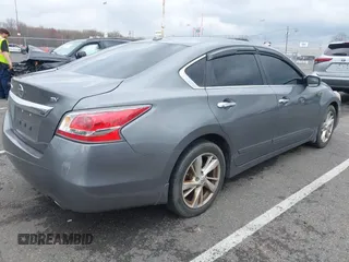 2015 Nissan Altima SV z VIN 1N4AL3APXFC950355, wystawiony jako IAAI lot #41956901 z przebiegiem 85 983 mil mil oraz . Historia ofert i sprzedaży dostępna na DreamBid. Obrazek 4.