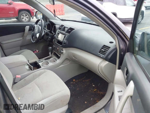 2013 Toyota Highlander with VIN 5TDZA3EH2DS045965, listed as a IAAI auction lot 41922104 with 182,688 mi miles and . Bid and sale history available at DreamBid. Image 5.