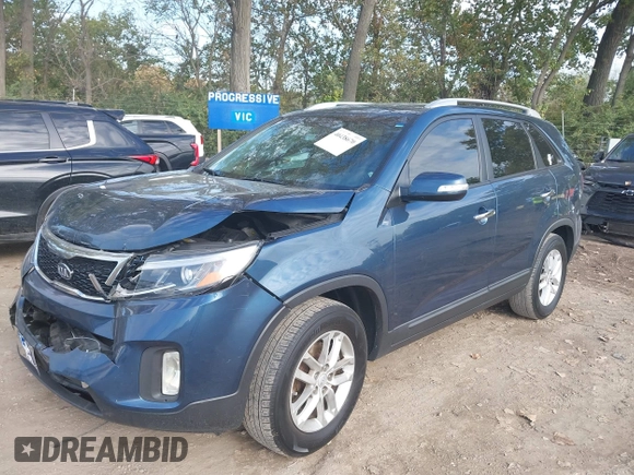 2014 Kia Sorento LX with VIN 5XYKT4A6XEG510139, listed as a IAAI auction lot 40438670 with 155,854 mi miles. Bid and sale history available at carsss.com. Image 2.