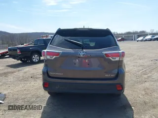 2016 Toyota Highlander XLE z VIN 5TDJKRFH8GS231543, wystawiony jako IAAI lot #42071117 z przebiegiem Nie podano mil oraz . Historia ofert i sprzedaży dostępna na DreamBid. Obrazek 16.