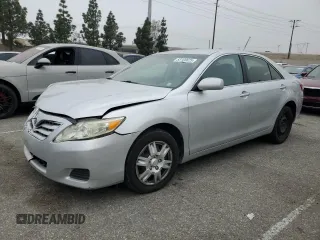 2010 Toyota Camry z VIN 4T1BF3EK9AU048220, wystawiony jako Copart lot #53168625 z przebiegiem 184 780 mil mil oraz Szkoda całkowita • Salvage title. Historia ofert i sprzedaży dostępna na DreamBid. Obrazek 1.