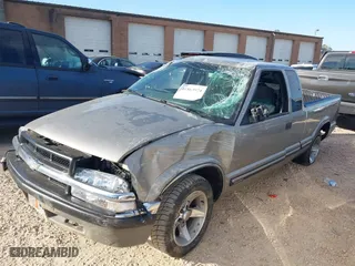 2001 Chevrolet S-10 LS with VIN 1GCCS19W618108372, listed as a IAAI auction lot 41863974 with 72,554 mi miles. Bid and sale history available at carsss.com. Image 17.