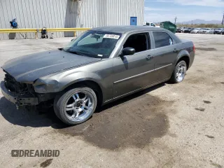 2008 Chrysler 300 LX z VIN 2C3KA43R68H145871, wystawiony jako Copart lot #56735815 z przebiegiem 162 200 mil mil oraz Szkoda całkowita • Salvage title. Historia ofert i sprzedaży dostępna na DreamBid. Obrazek 1.