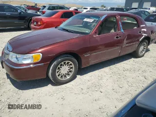 2000 Lincoln Town Car Signature with VIN 1LNHM82W2YY809189, listed as a Copart auction lot 59812665 with 148,236 mi miles and Salvage title. Bid and sale history available at DreamBid. Image 1.