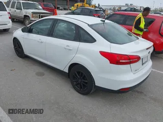 2017 Ford Focus SE z VIN 1FADP3F26HL233226, wystawiony jako IAAI lot #42004148 z przebiegiem 75 180 mil mil oraz . Historia ofert i sprzedaży dostępna na DreamBid. Obrazek 3.