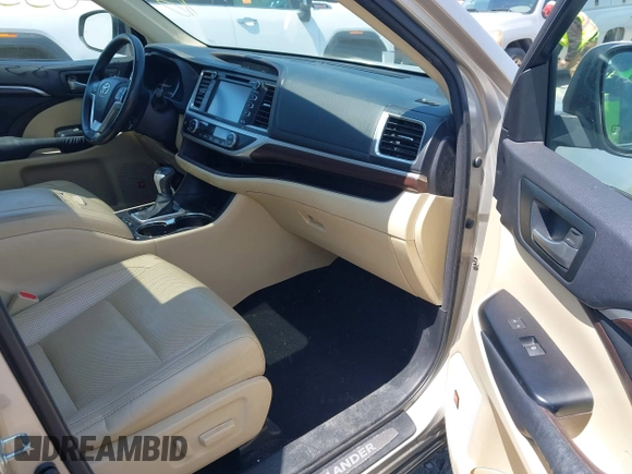 2015 Toyota Highlander Limited z VIN 5TDDKRFH0FS101039, wystawiony jako IAAI lot #42205522 z przebiegiem 153 547 mil mil oraz . Historia ofert i sprzedaży dostępna na DreamBid. Obrazek 5.