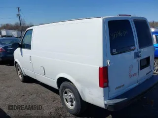 2004 Chevrolet Astro Cargo with VIN 1GCDM19X74B102658, listed as a IAAI auction lot 42007670 with 252,535 mi miles. Bid and sale history available at carsss.com. Image 3.