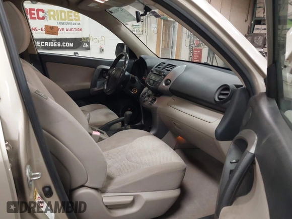 2006 Toyota RAV4 Limited z VIN JTMZD31VX66009253, wystawiony jako IAAI lot #42301921 z przebiegiem 226 000 mil mil oraz . Historia ofert i sprzedaży dostępna na DreamBid. Obrazek 5.