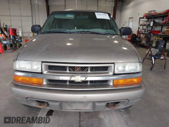 2002 Chevrolet Blazer LS z VIN 1GNDT13WX2K182268, wystawiony jako IAAI lot #41872743 z przebiegiem 135 008 mil mil oraz . Historia ofert i sprzedaży dostępna na DreamBid. Obrazek 12.