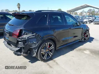 2014 Porsche Cayenne GTS z VIN WP1AD2A24ELA76457, wystawiony jako IAAI lot #41538390 z przebiegiem 101 082 mil mil oraz . Historia ofert i sprzedaży dostępna na DreamBid. Obrazek 4.