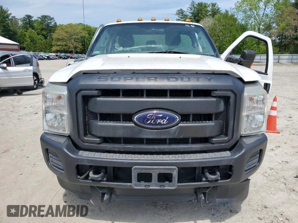 2012 Ford F-250 XL z VIN 1FTBF2B65CEA94825, wystawiony jako Copart lot #56392965 z przebiegiem 93 085 mil mil oraz Czysty tytuł • Clean title. Historia ofert i sprzedaży dostępna na DreamBid. Obrazek 5.