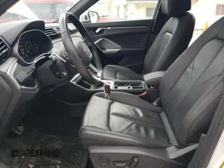 2023 Audi Q3 S line Premium z VIN WA1DECF30P1050210, wystawiony jako Copart lot #47090485 z przebiegiem 47 076 mil mil oraz Szkody całkowita. Historia ofert i sprzedaży dostępna na DreamBid. Obrazek 7.