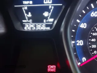 2016 Hyundai Elantra SE z VIN 5NPDH4AE0GH688736, wystawiony jako IAAI lot #42390551 z przebiegiem 225 366 mil mil oraz . Historia ofert i sprzedaży dostępna na DreamBid. Obrazek 15.