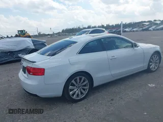 2013 Audi A5 Premium Plus z VIN WAULFAFR1DA056761, wystawiony jako IAAI lot #41894935 z przebiegiem 102 536 mil mil oraz . Historia ofert i sprzedaży dostępna na DreamBid. Obrazek 4.