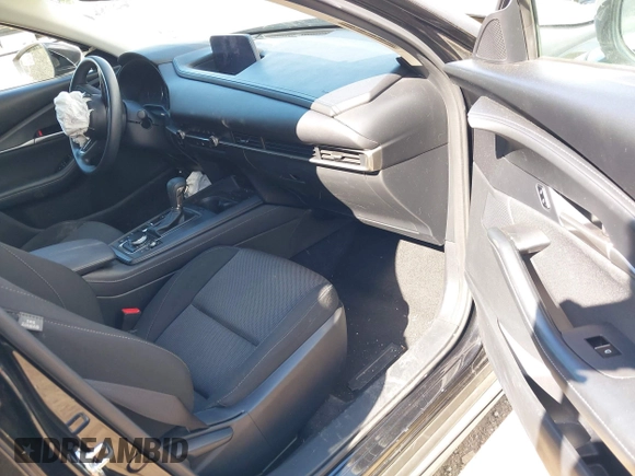2023 Mazda CX-30 S z VIN 3MVDMBAM0PM519901, wystawiony jako IAAI lot #42255344 z przebiegiem 20 839 mil mil oraz . Historia ofert i sprzedaży dostępna na DreamBid. Obrazek 5.