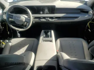 2024 Kia EV9 Wind z VIN KNDAFFS59R6030316, wystawiony jako Copart lot #87417224 z przebiegiem 10 654 mil mil oraz Szkoda całkowita • Salvage title. Historia ofert i sprzedaży dostępna na DreamBid. Obrazek 8.