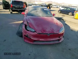 2021 Tesla Model S Plaid z VIN 5YJSA1E65MF435922, wystawiony jako Copart lot #77417854 z przebiegiem Nie podano mil oraz Szkoda całkowita • Salvage title. Historia ofert i sprzedaży dostępna na DreamBid. Obrazek 11.