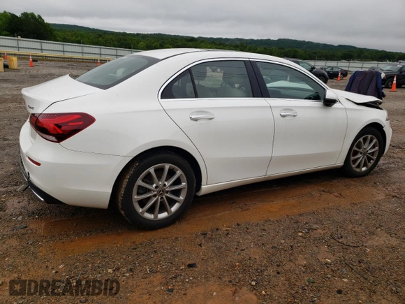 2021 Mercedes-Benz A 220 z VIN W1K3G4FB3MJ270404, wystawiony jako Copart lot #57637575 z przebiegiem 23 708 mil mil oraz Szkoda całkowita • Salvage title. Historia ofert i sprzedaży dostępna na DreamBid. Obrazek 3.