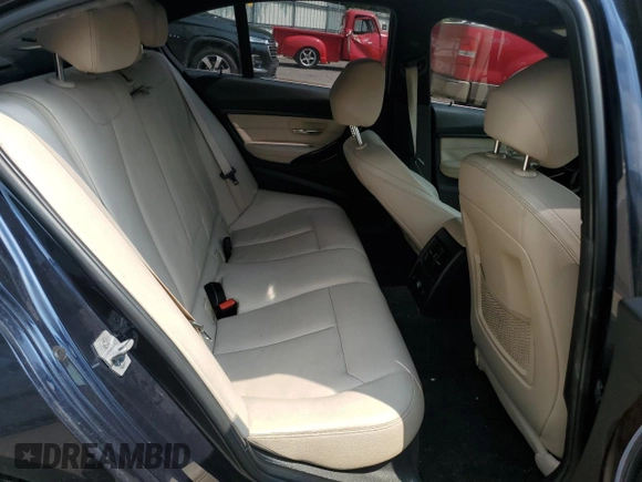 2015 BMW 3 Series 320i xDrive с VIN WBA3C3G57FNT52136, выставлен на аукционе Copart как лот 59200955 с пробегом 118 257 миль миль и Списание • Salvage title. История ставок и продаж доступна на DreamBid. Изображение 10.