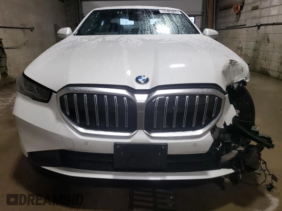 2024 BMW 5 Series 530i xDrive with VIN WBA53FJ03RCS08607, listed as a Copart auction lot 85313734 with 20,270 mi miles and Salvage Title. Bid and sale history available at carsss.com. Image 5.
