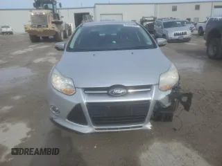 2014 Ford Focus SE with VIN 1FADP3F24EL264003, listed as a Copart auction lot 43800485 with 138,390 mi miles and Salvage Title. Bid and sale history available at DreamBid. Image 5.