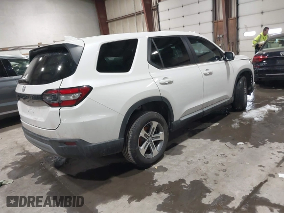 2025 Honda Pilot EX-L with VIN 5FNYG1H41SB045061, listed as a IAAI auction lot 41571217 with 7,971 mi miles and . Bid and sale history available at DreamBid. Image 4.