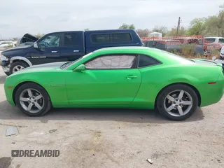 2010 Chevrolet Camaro 1LT z VIN 2G1FF1EVXA9224654, wystawiony jako IAAI lot #42251472 z przebiegiem 178 658 mil mil oraz . Historia ofert i sprzedaży dostępna na DreamBid. Obrazek 14.