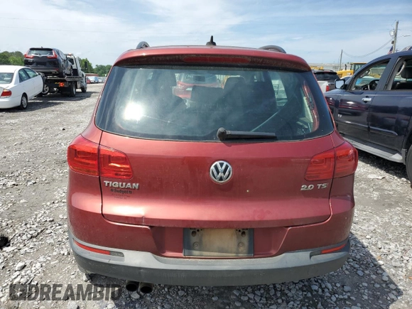 2015 Volkswagen Tiguan S z VIN WVGAV7AX4FW023552, wystawiony jako Copart lot #55904805 z przebiegiem 213 510 mil mil oraz Czysty tytuł • Clean title. Historia ofert i sprzedaży dostępna na DreamBid. Obrazek 6.