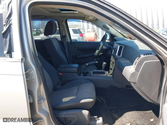 2010 Jeep Grand Cherokee Laredo with VIN 1J4PR4GK2AC125918, listed as a IAAI auction lot 41899078 with 236,229 mi miles. Bid and sale history available at carsss.com. Image 5.