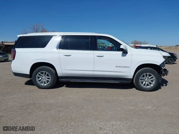 2024 Chevrolet Suburban LT with VIN 1GNSKCKD3RR270408, listed as a IAAI auction lot 41977094 with 31,832 mi miles. Bid and sale history available at carsss.com. Image 14.