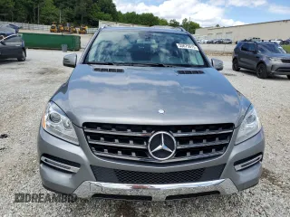 2015 Mercedes-Benz M 350 z VIN 4JGDA5HB6FA583979, wystawiony jako Copart lot #55675015 z przebiegiem 174 651 mil mil oraz Tytuł czysty. Historia ofert i sprzedaży dostępna na DreamBid. Obrazek 5.