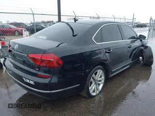2017 Volkswagen Passat SE z VIN 1VWGT7A32HC017669, wystawiony jako IAAI lot #41938824 z przebiegiem 122 323 mil mil oraz . Historia ofert i sprzedaży dostępna na DreamBid. Obrazek 4.